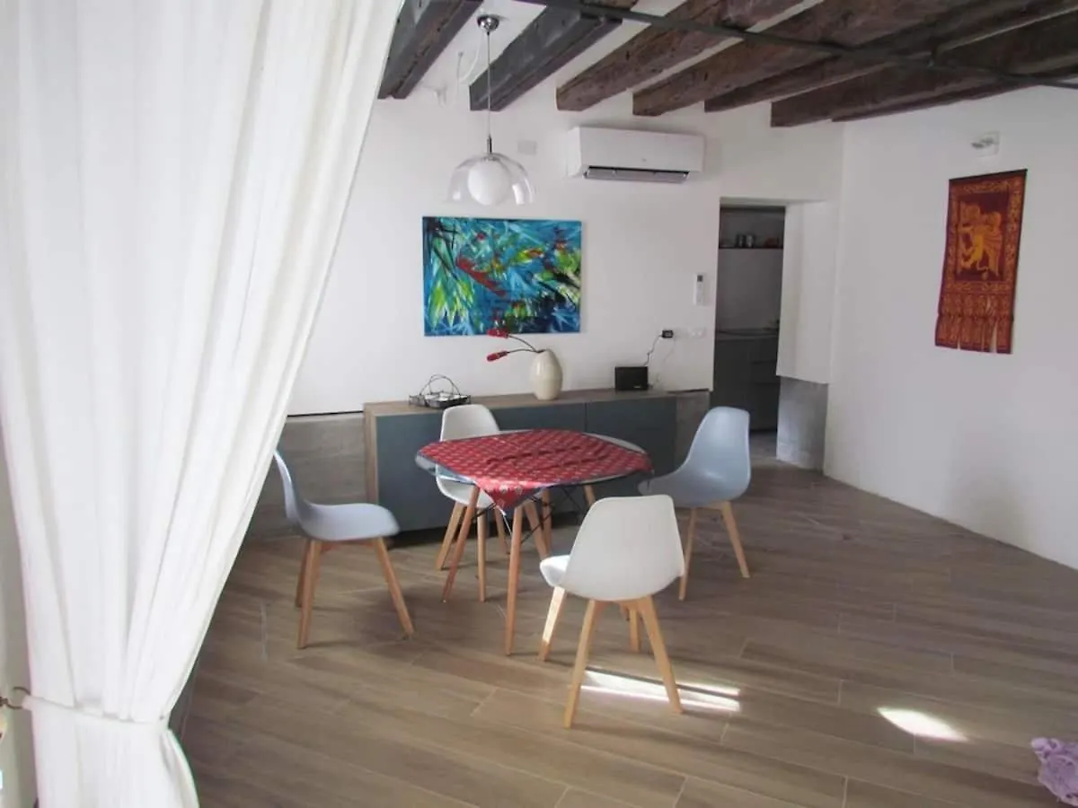 Canal View Apartment Venice