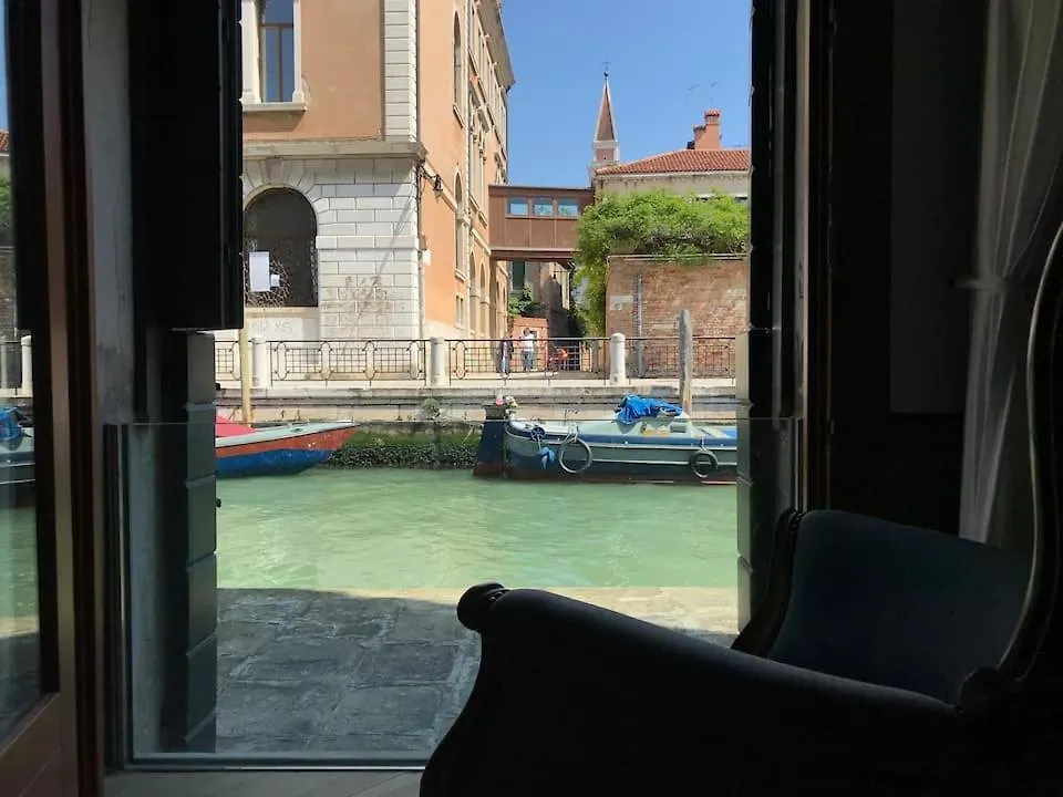 Canal View Apartment Venice