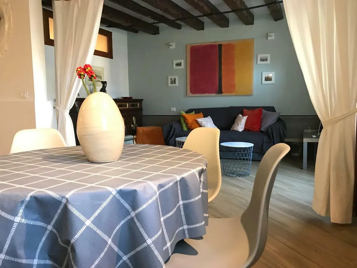 Canal View Apartment Venice