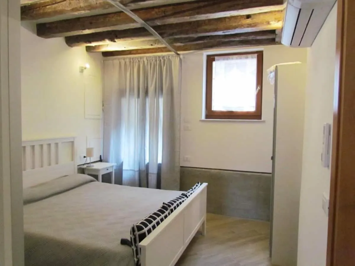 Canal View Apartment Venice