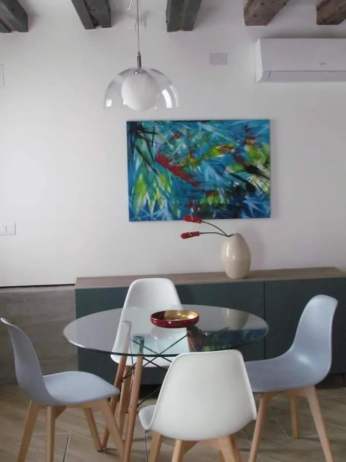 Canal View Apartment Venice