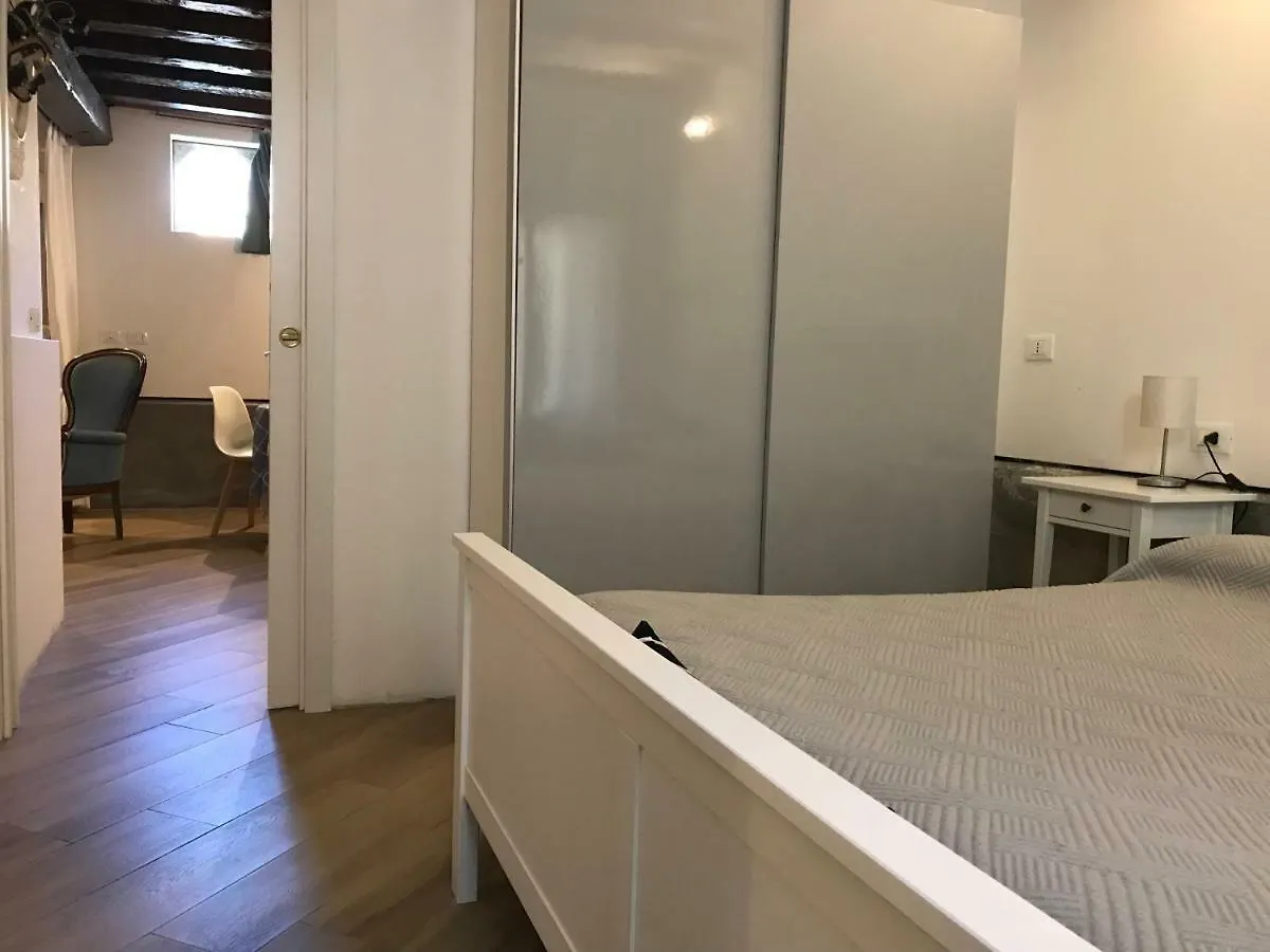 Canal View Apartment Venice